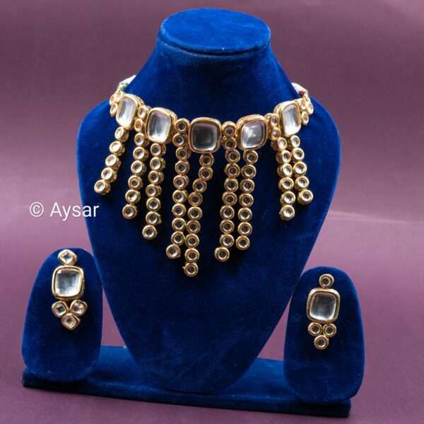 Kundan white stone neck choker with earrings and teeka back meenakari - Image 3