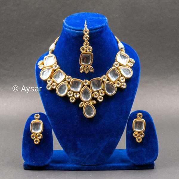 Kundan white stone bridal choker with earrings and maanteeka - Image 3