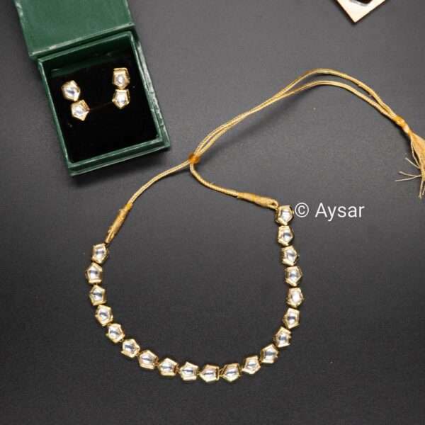 single layer kundan choker set with earrings simple style