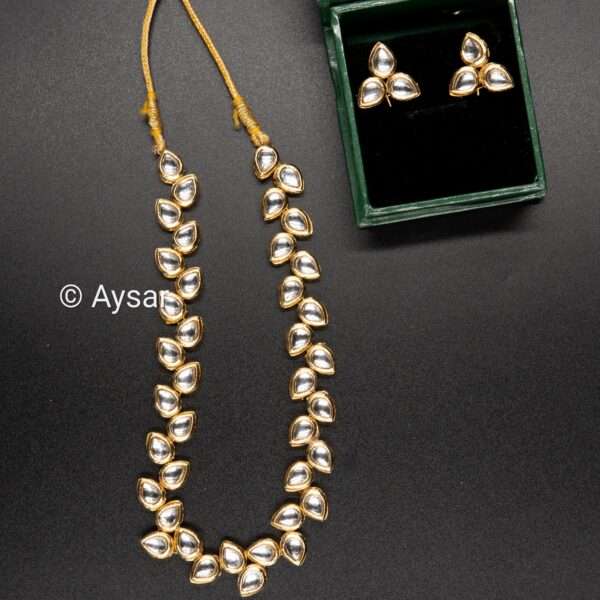 Kundan leaf neckset with earrings white gold pleated - Image 3