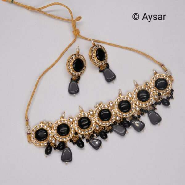 Monalisa stone kundan choker set with earrings black