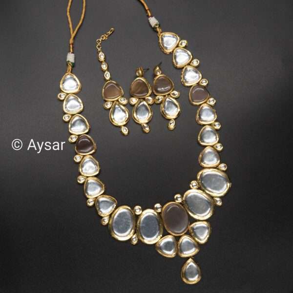 Kundan long set haar for bridal with single grey stone ads with earrings and maang teeka - Image 3