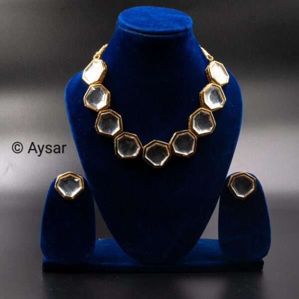 Kundan choker set single layer white gold pleated with earrings studs - Image 4