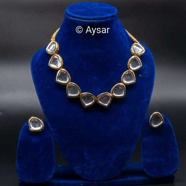 Kundan choker set single layer white with studs earrings - Image 3