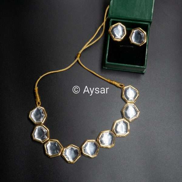 Kundan choker set single layer white gold pleated with earrings studs - Image 3