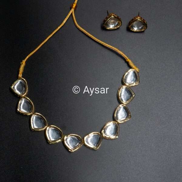 Kundan choker set single layer white with studs earrings - Image 2