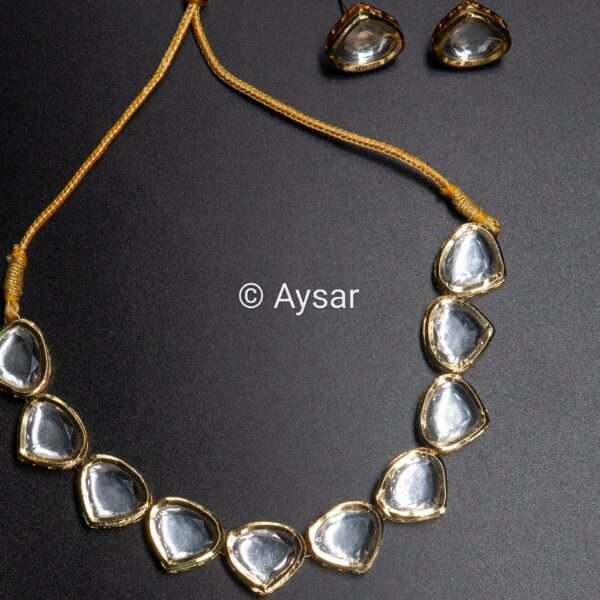 Kundan choker set single layer white with studs earrings