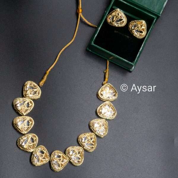 kundan choker single layer with studs gold pleated