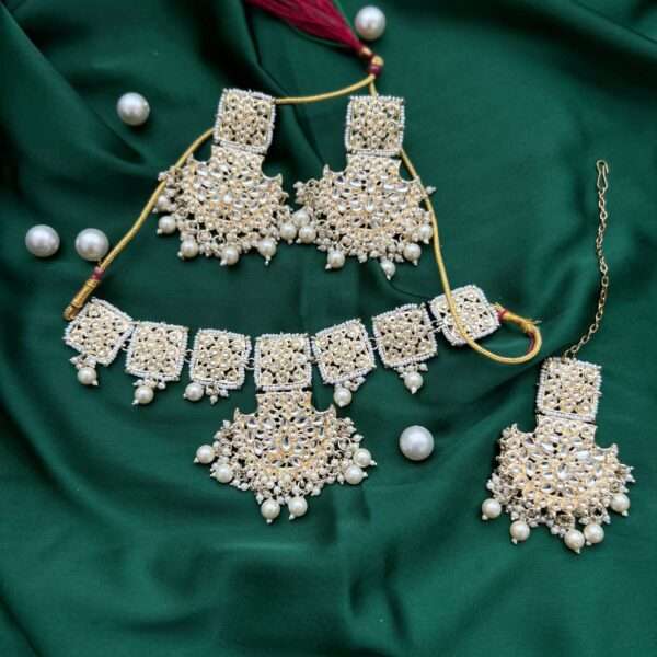 kundan bridal choker with earrings and maang teeka set white - Image 3