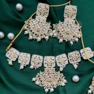 kundan white royal sets with earrings