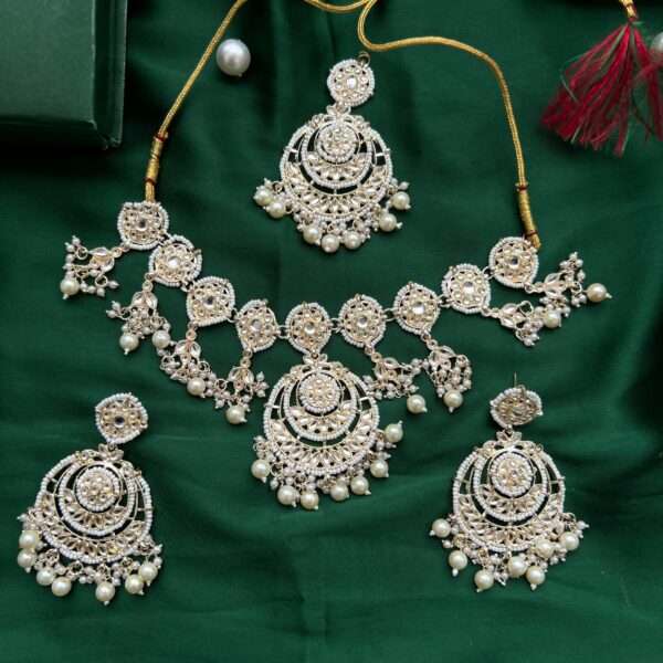 kundan bridal choker with earrings and maang teeka set white