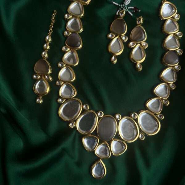 Kundan long set haar for bridal with single grey stone ads with earrings and maang teeka - Image 2